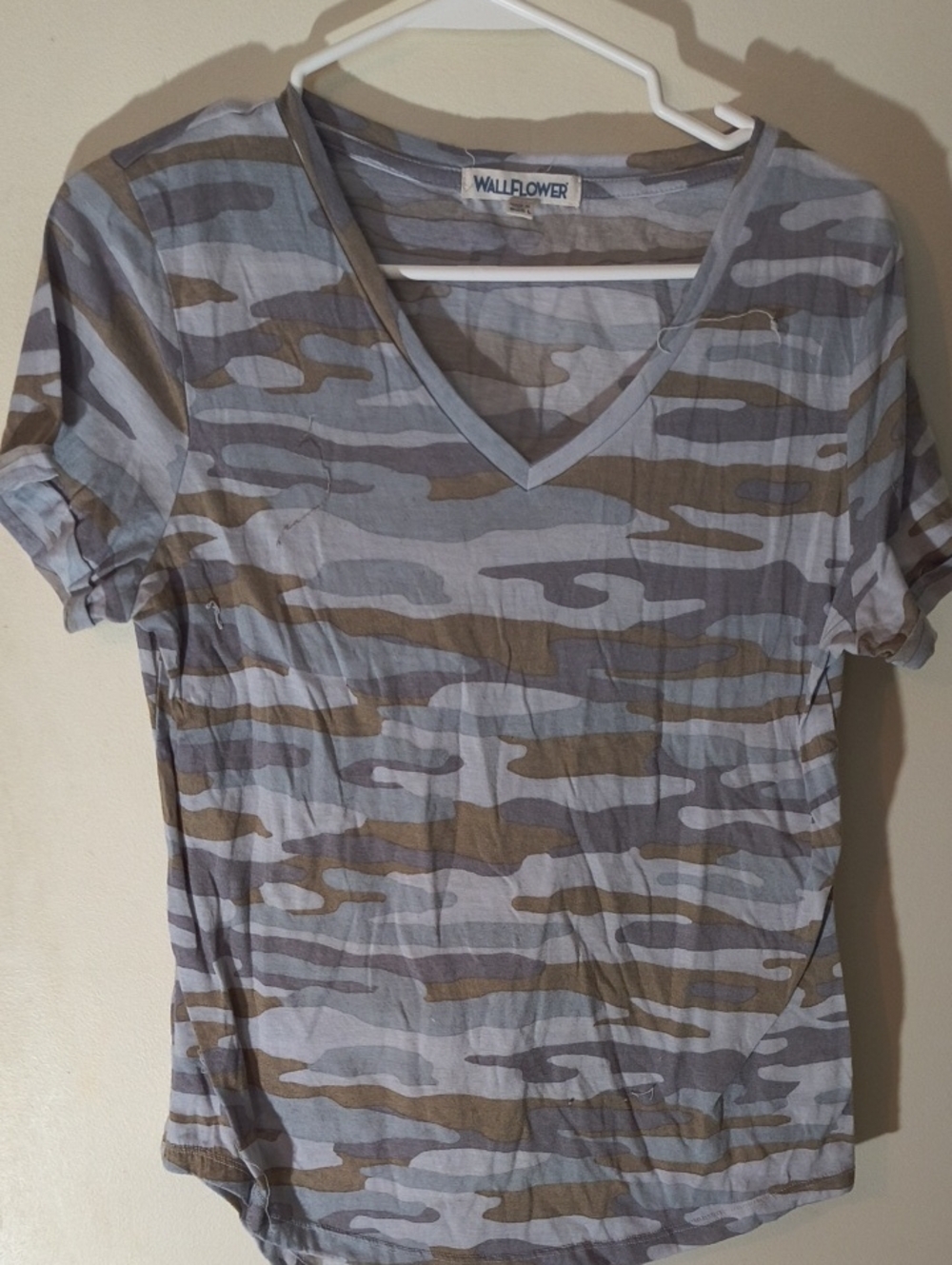 Wallflower Women's Short Sleeve V‑Neck Camo Tee in Gray and Brown